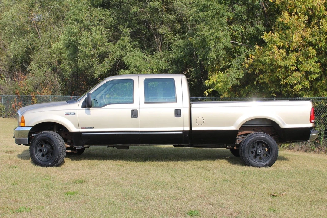 2000 Ford Super Duty 1st Gen - Image 2 of 12