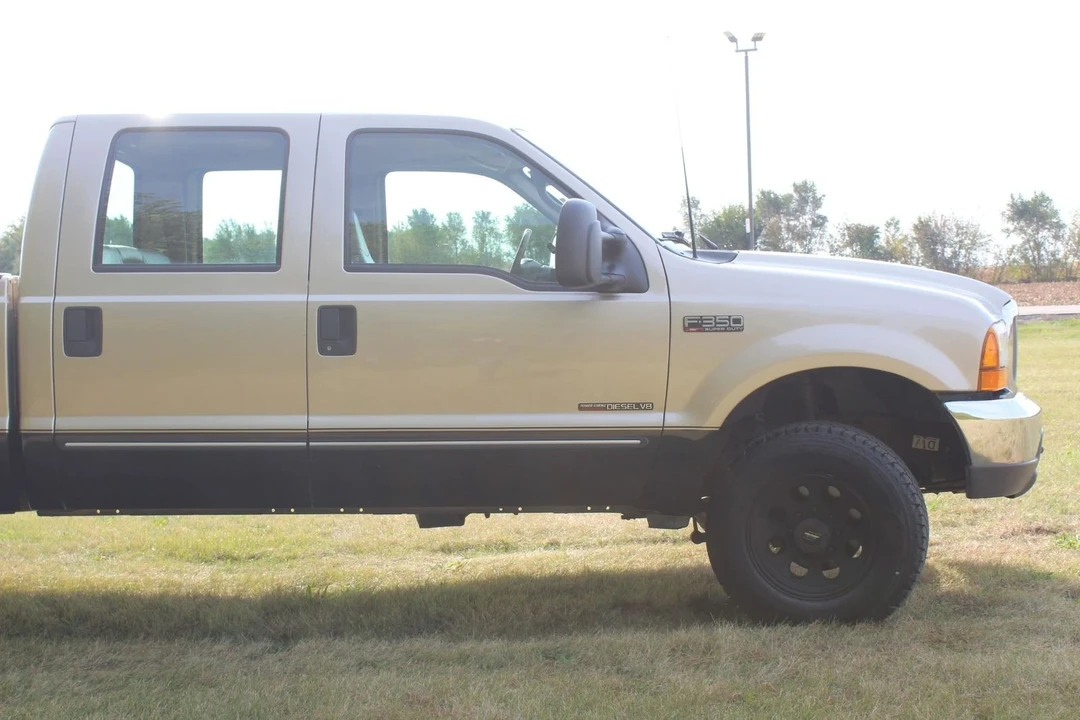 2000 Ford Super Duty 1st Gen - Image 9 of 12