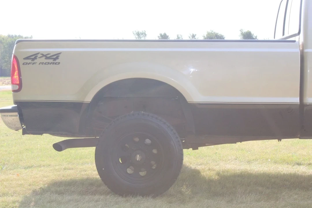2000 Ford Super Duty 1st Gen - Image 8 of 12
