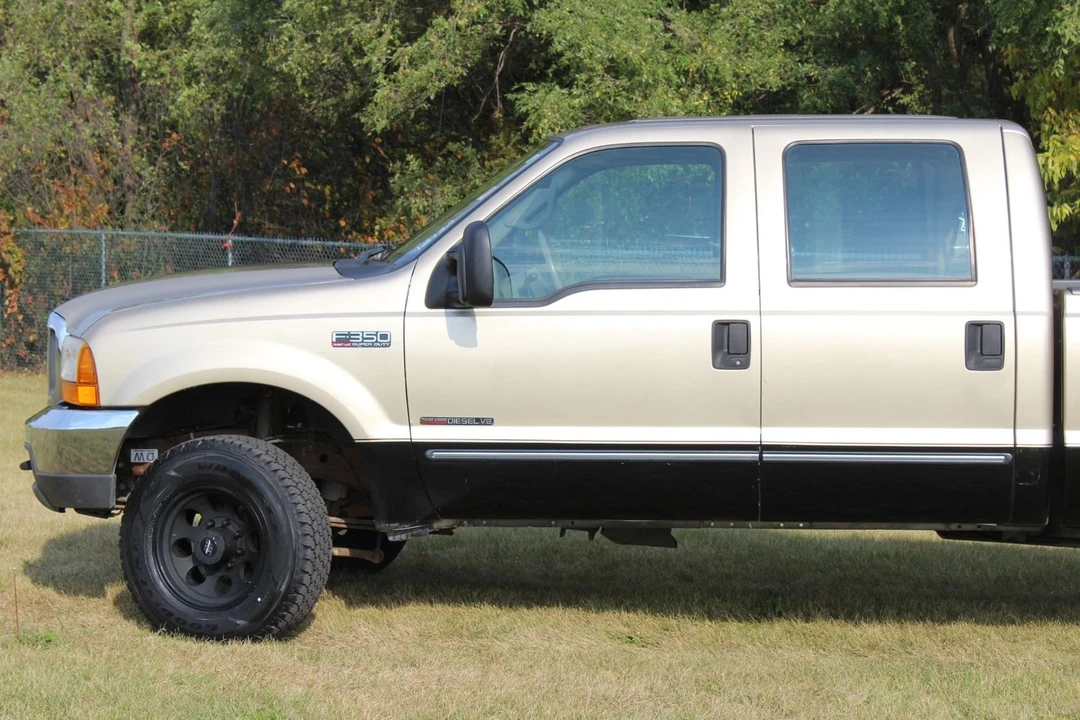 2000 Ford Super Duty 1st Gen - Image 3 of 12
