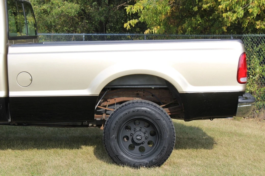 2000 Ford Super Duty 1st Gen - Image 4 of 12