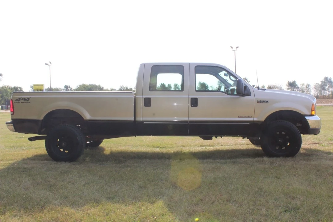 2000 Ford Super Duty 1st Gen - Image 10 of 12