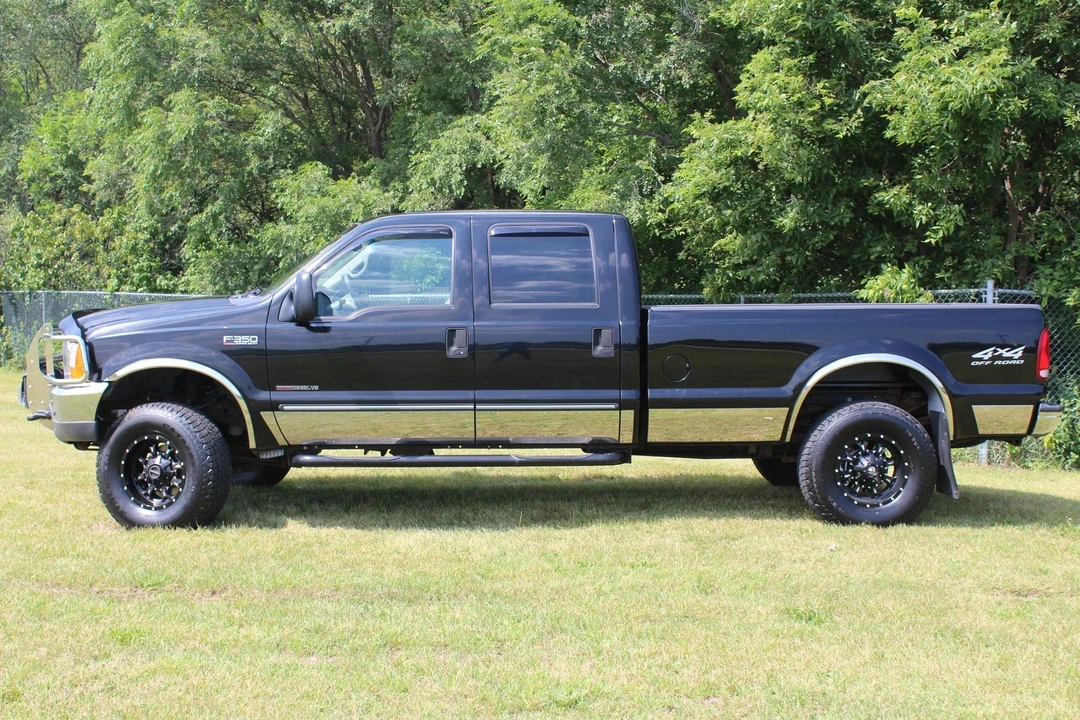 2000 Ford Super Duty 1st Gen - Image 2 of 12
