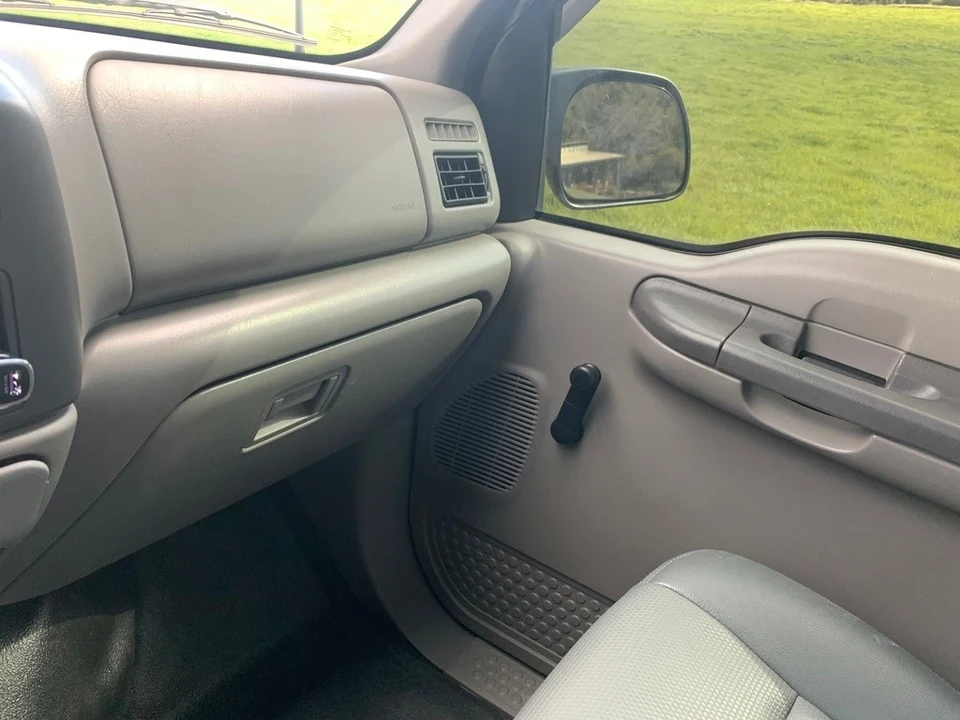 2000 Ford Super Duty 1st Gen - Image 8 of 12