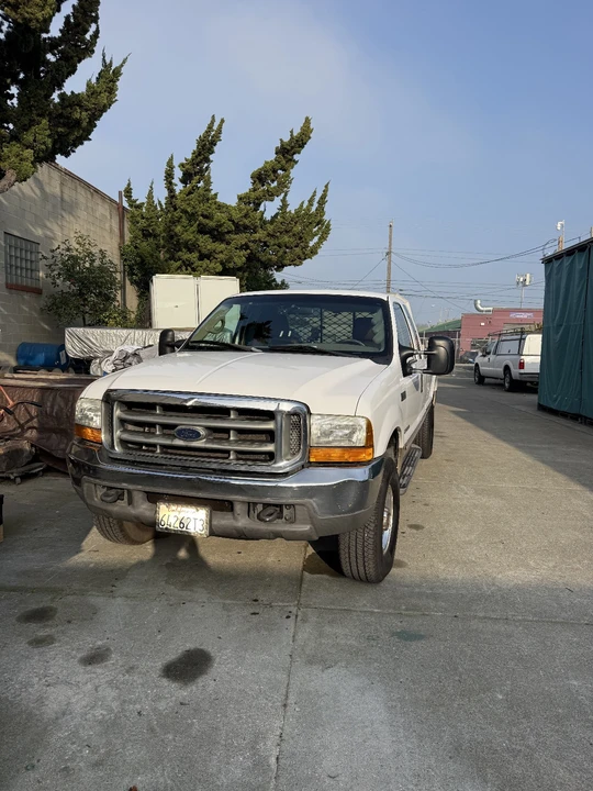 2000 Ford Super Duty 1st Gen - Image 2 of 11