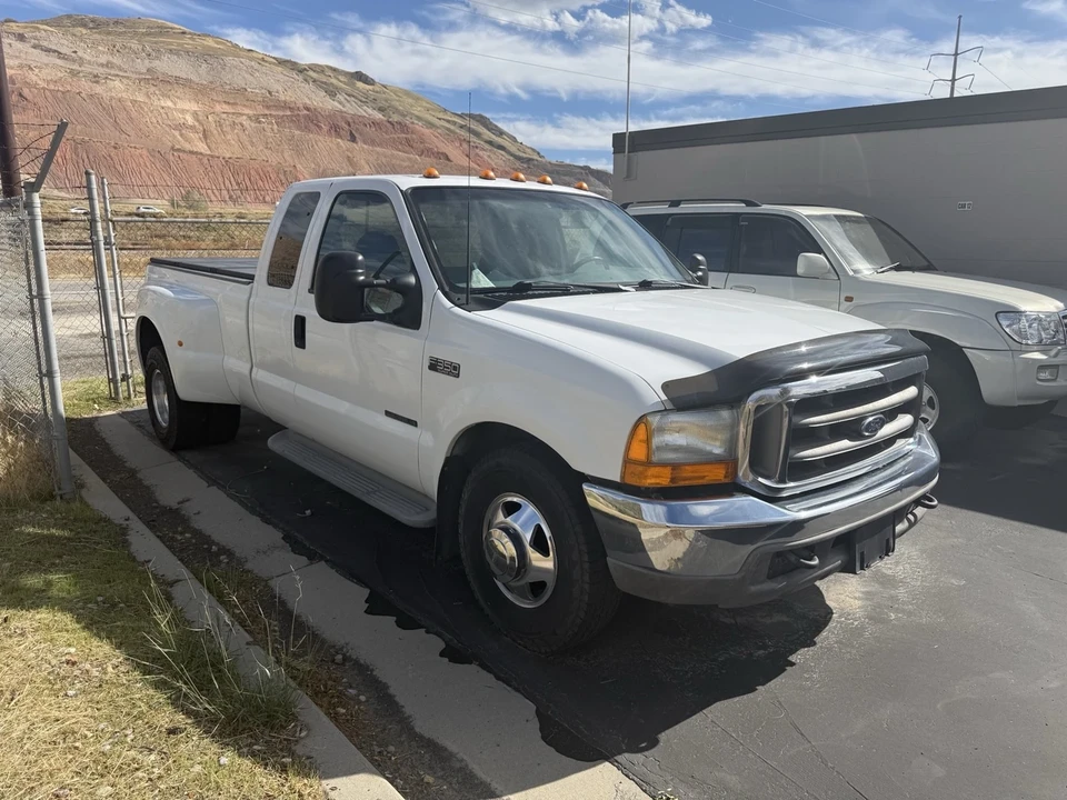 2000 Ford Super Duty 1st Gen - Image 2 of 18