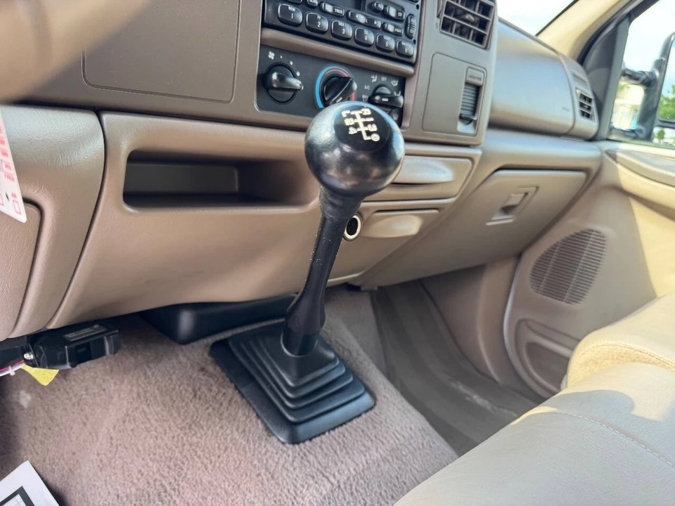 2000 Ford Super Duty 1st Gen - Image 2 of 12