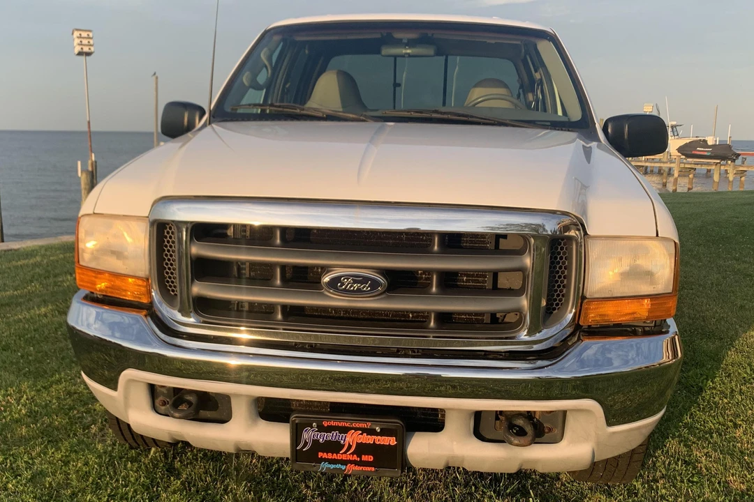2000 Ford Super Duty 1st Gen - Image 2 of 31