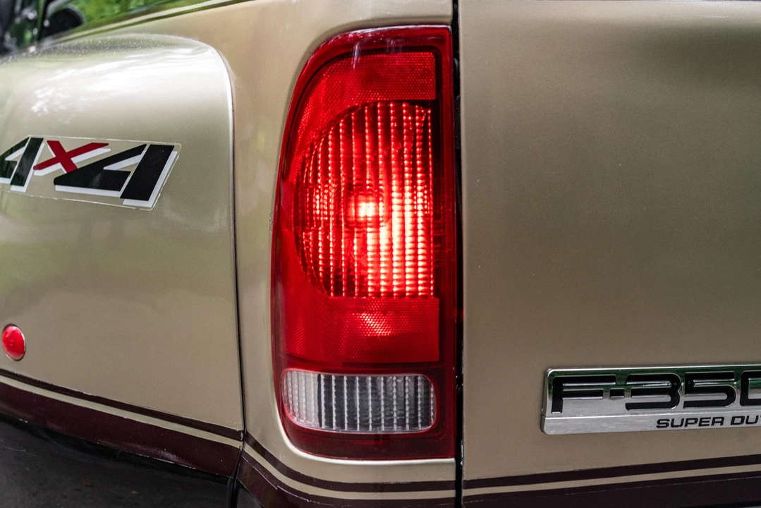 2000 Ford Super Duty 1st Gen - Image 19 of 31