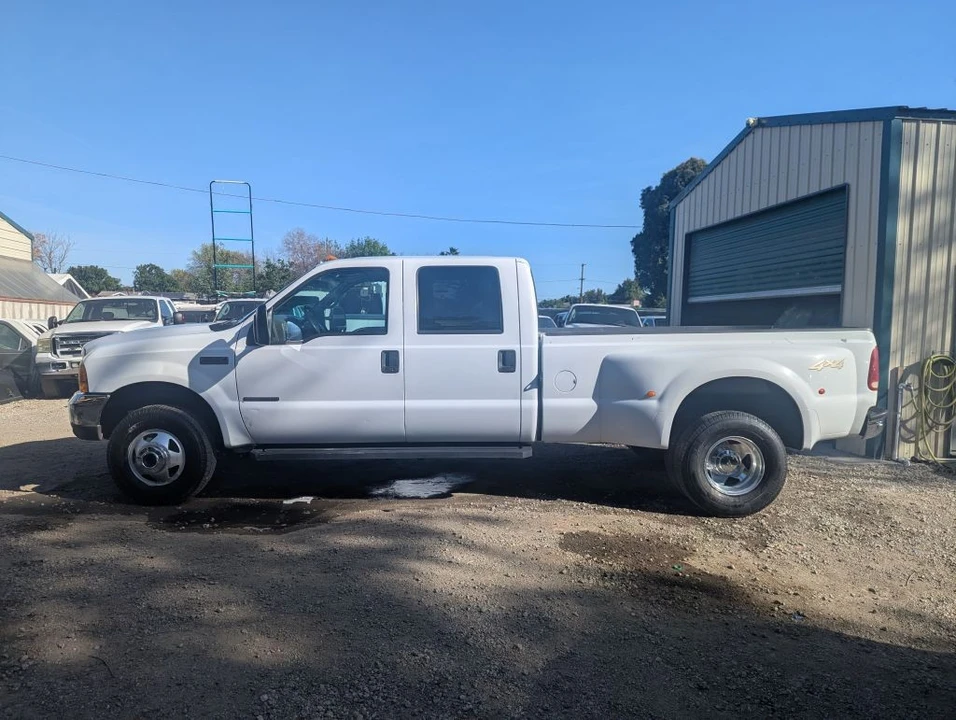 2000 Ford Super Duty 1st Gen - Image 2 of 18