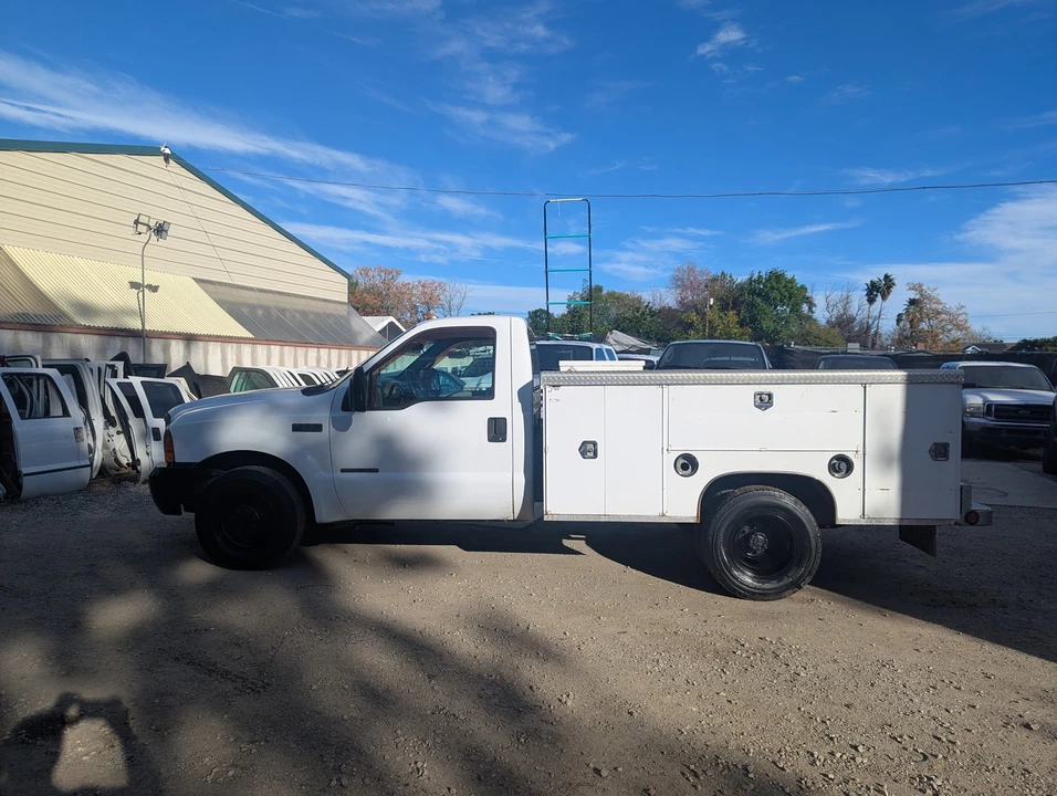 2000 Ford Super Duty 1st Gen - Image 2 of 15