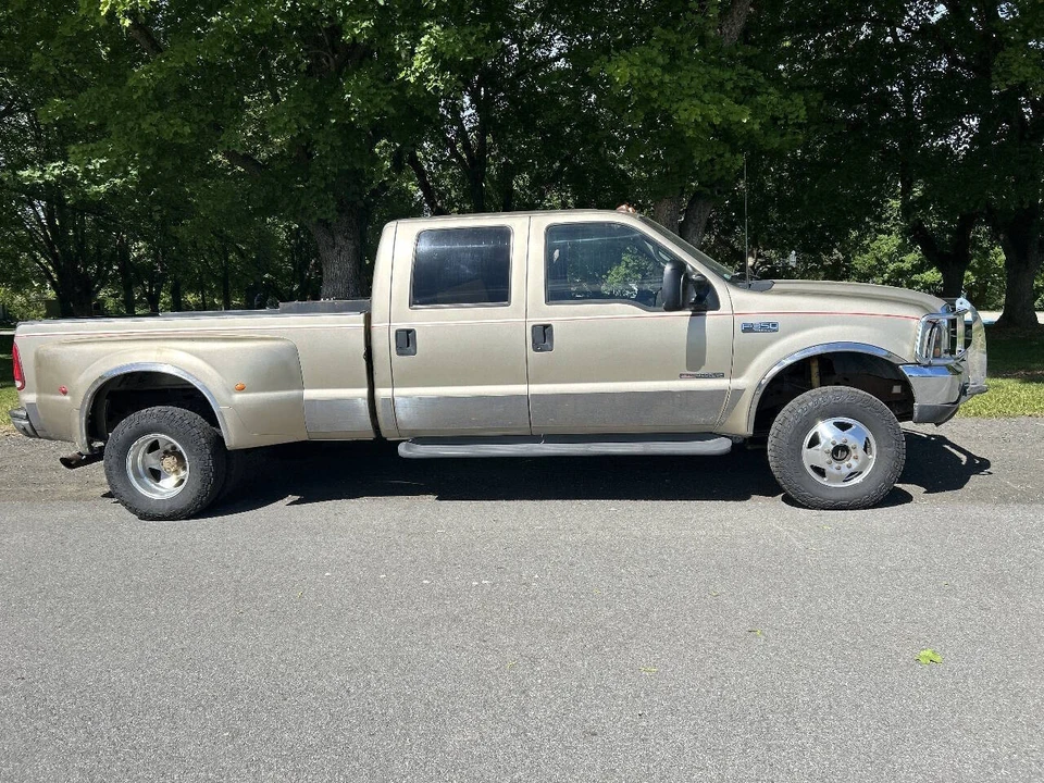 2000 Ford Super Duty 1st Gen - Image 2 of 31