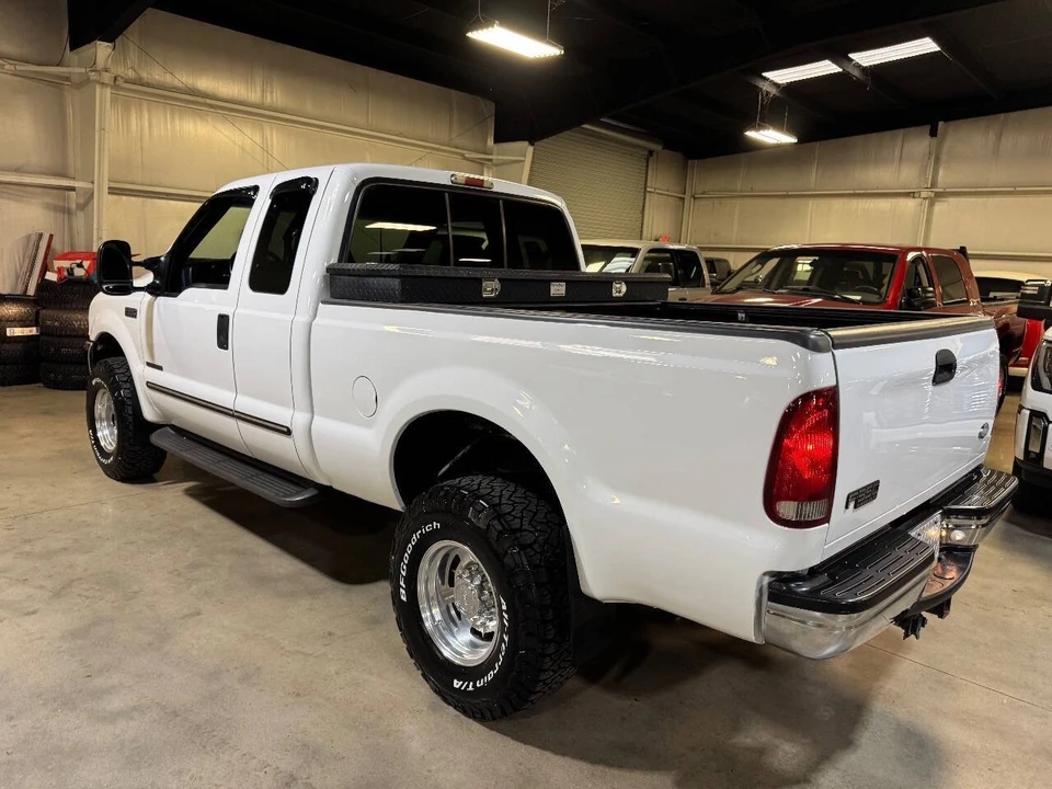 2000 Ford Super Duty 1st Gen - Image 2 of 12