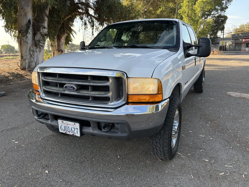 2000 Ford Super Duty 1st Gen - Image 2 of 31