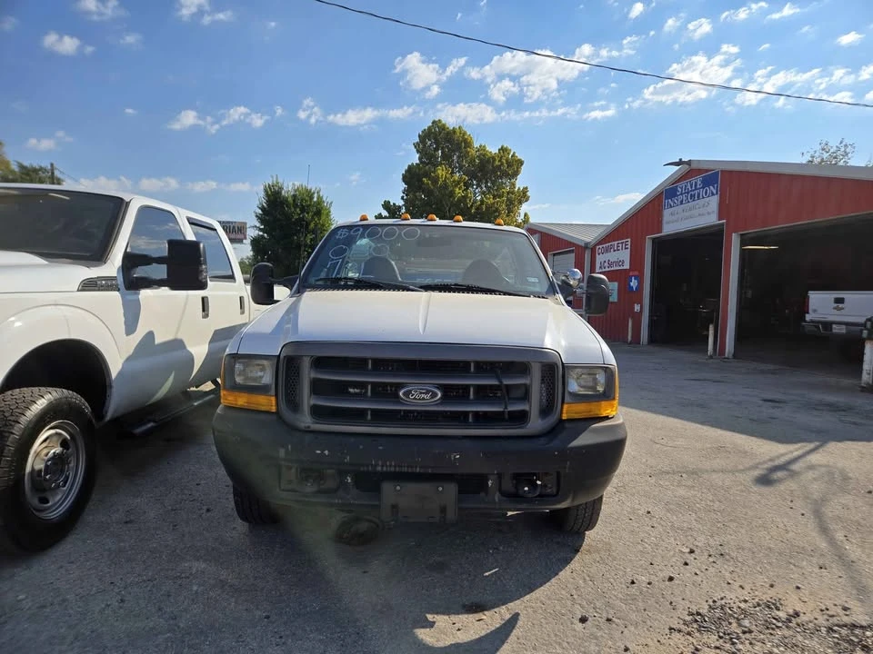 2000 Ford Super Duty 1st Gen - Image 2 of 12