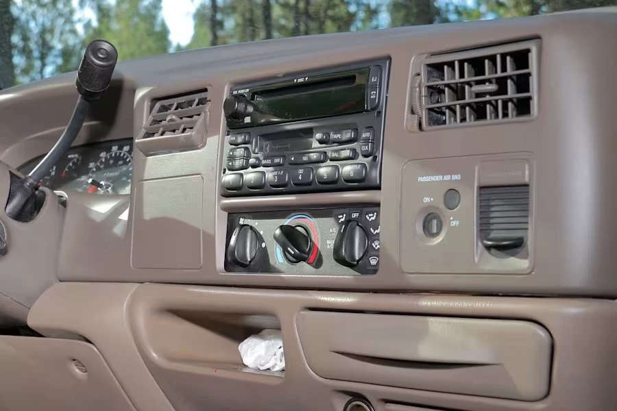 2000 Ford Super Duty 1st Gen - Image 15 of 26