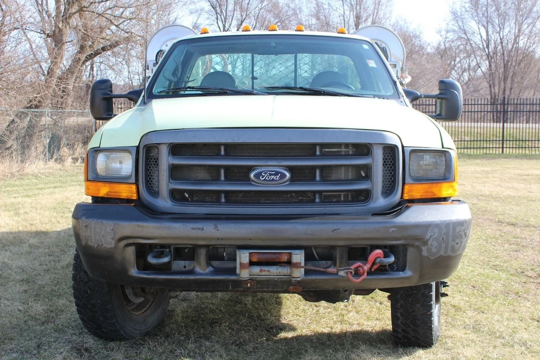 2000 Ford Super Duty 1st Gen - Image 8 of 12