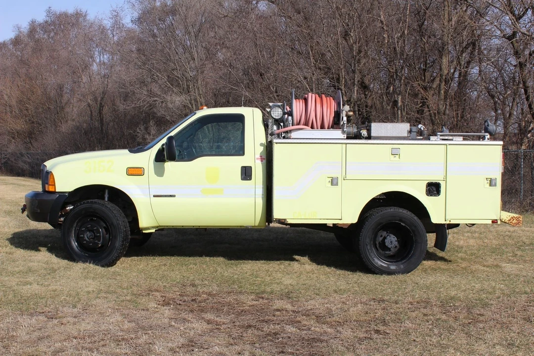 2000 Ford Super Duty 1st Gen - Image 2 of 12