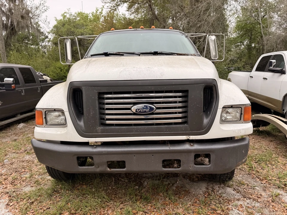 2000 Ford Super Duty 1st Gen - Image 2 of 17