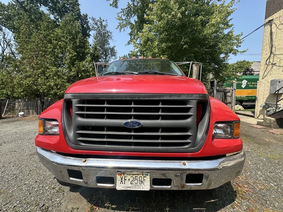2000 Ford Super Duty 1st Gen - Image 2 of 10