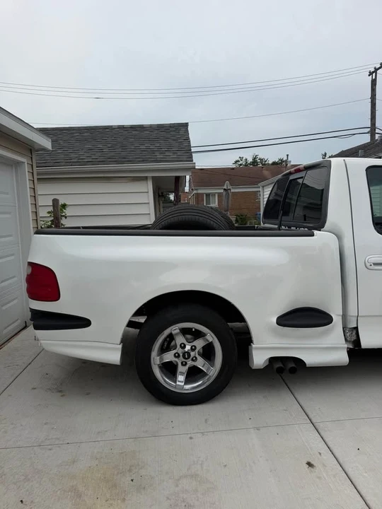 2000 Ford F-150 SVT Lightning 10th Gen - Image 5 of 15