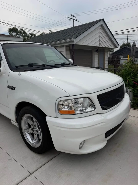 2000 Ford F-150 SVT Lightning 10th Gen - Image 3 of 15