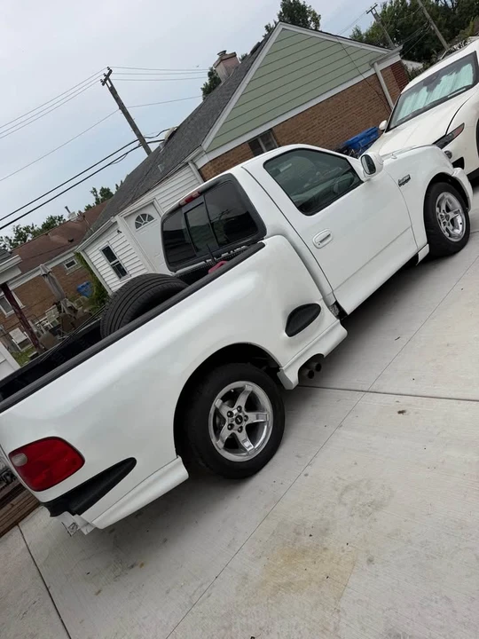 2000 Ford F-150 SVT Lightning 10th Gen - Image 6 of 15