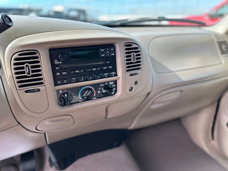 2000 Ford F-150 10th Gen - Image 9 of 15