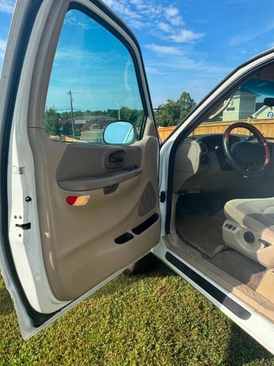2000 Ford F-150 10th Gen - Image 9 of 17