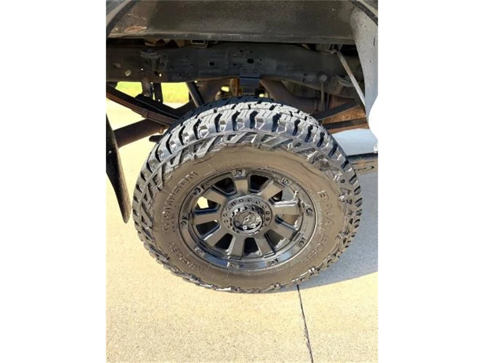 2000 Ford Super Duty 1st Gen - Image 2 of 11
