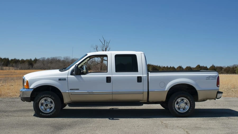 2000 Ford Super Duty 1st Gen - Image 2 of 12