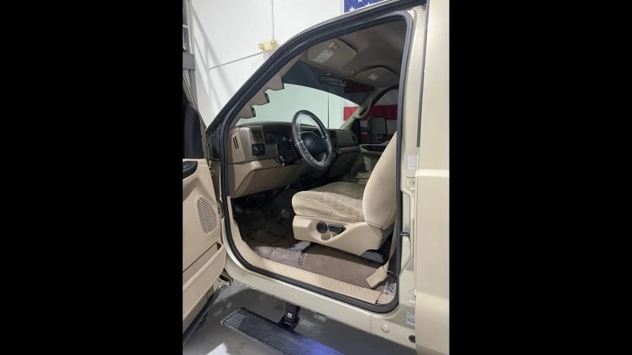 2000 Ford Super Duty 1st Gen - Image 4 of 10