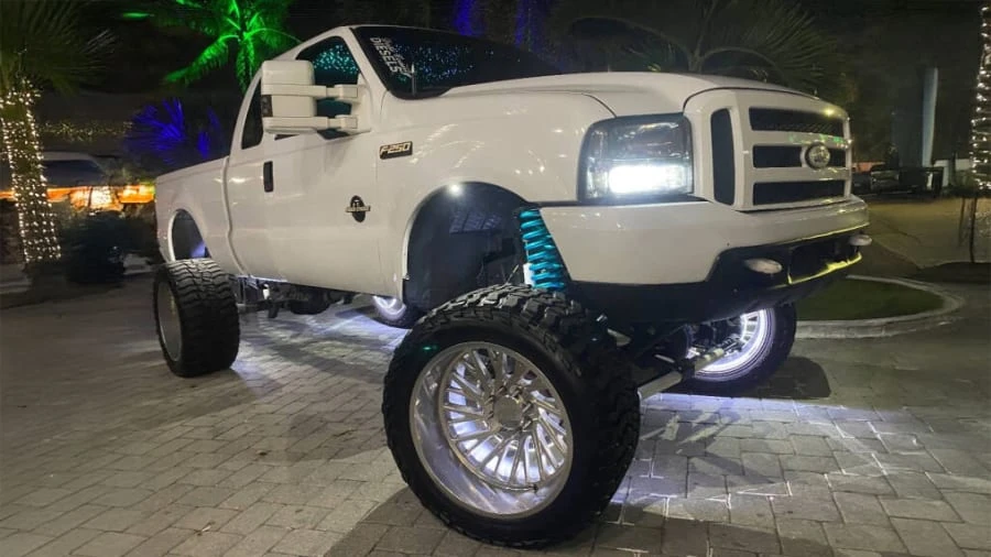 2000 Ford Super Duty 1st Gen - Image 3 of 7
