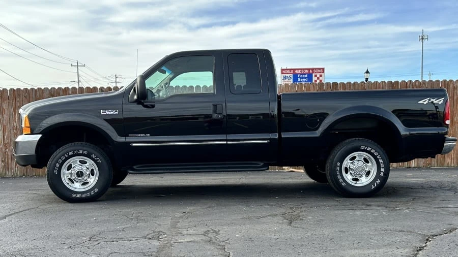 2000 Ford Super Duty 1st Gen - Image 2 of 6
