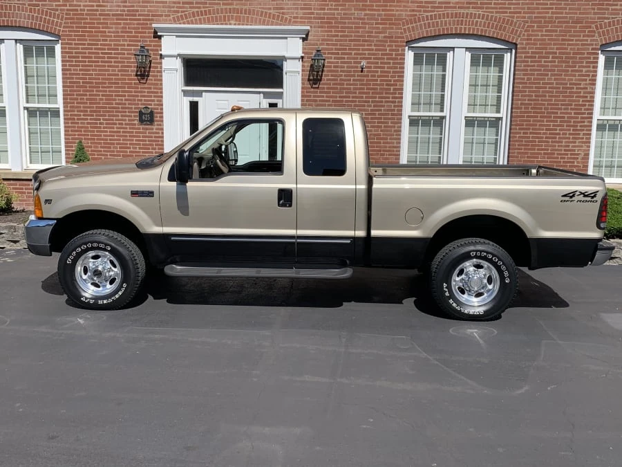 2000 Ford Super Duty 1st Gen - Image 2 of 8