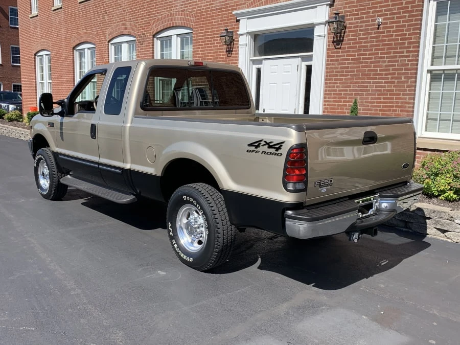 2000 Ford Super Duty 1st Gen - Image 3 of 8