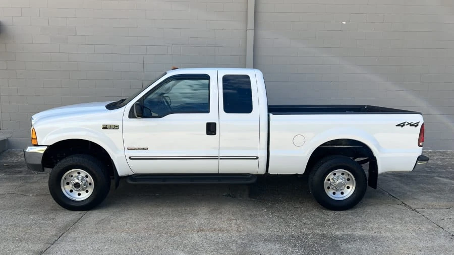 2000 Ford Super Duty 1st Gen - Image 2 of 11
