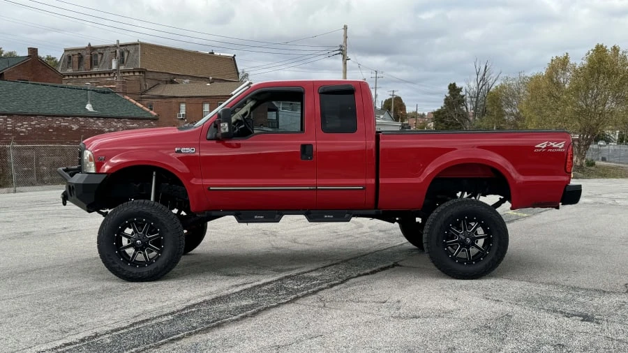 2000 Ford Super Duty 1st Gen - Image 2 of 9