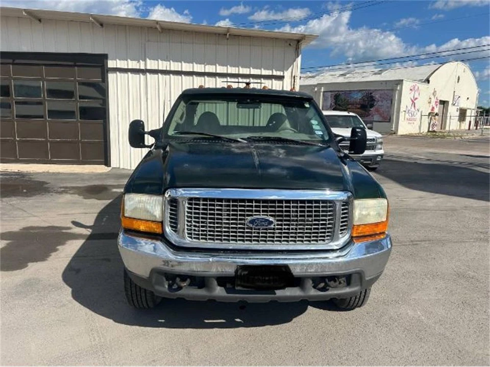 2000 Ford Super Duty 1st Gen - Image 2 of 9