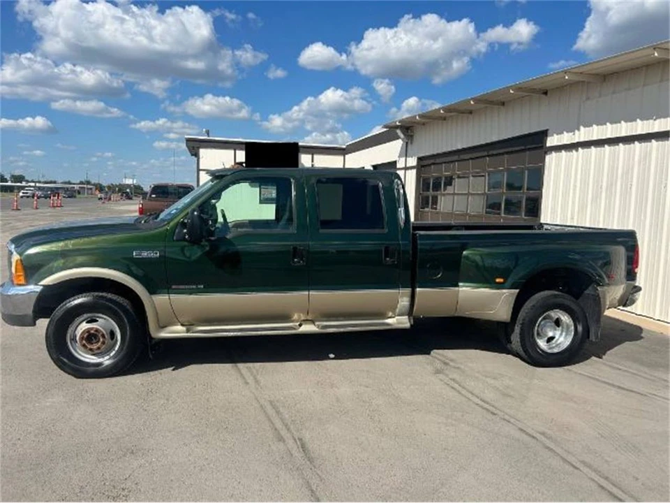 2000 Ford Super Duty 1st Gen - Image 4 of 9