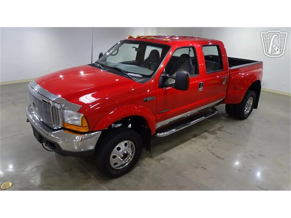 2000 Ford Super Duty 1st Gen - Image 2 of 31