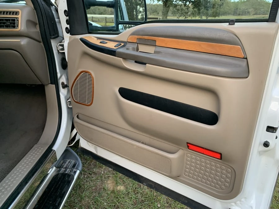 2000 Ford Super Duty 1st Gen - Image 9 of 13