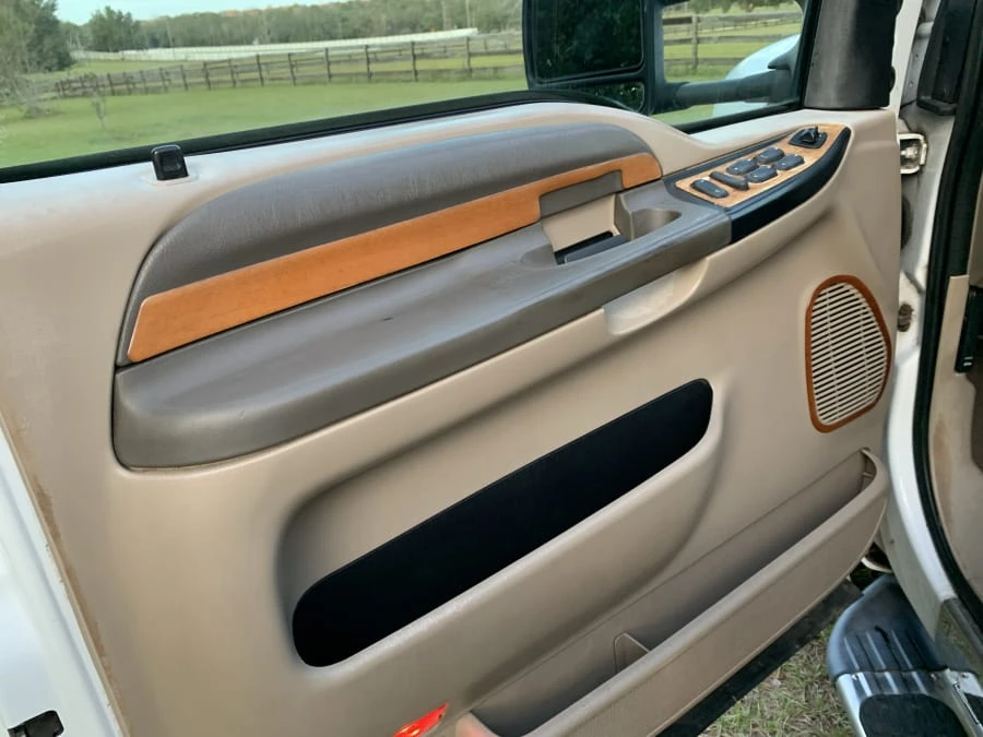 2000 Ford Super Duty 1st Gen - Image 11 of 13