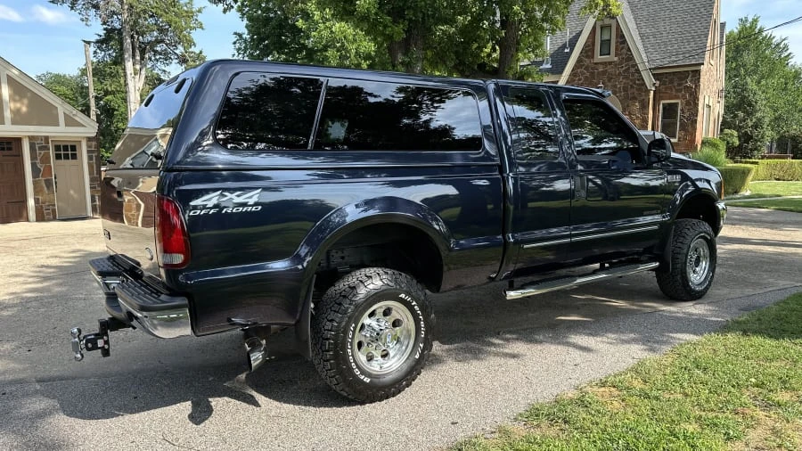 2000 Ford Super Duty 1st Gen - Image 2 of 8