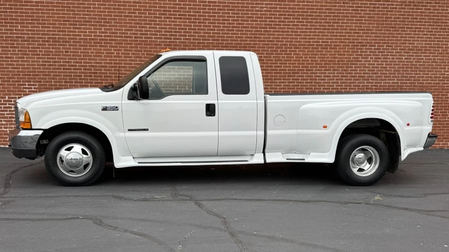 2000 Ford Super Duty 1st Gen - Image 2 of 8