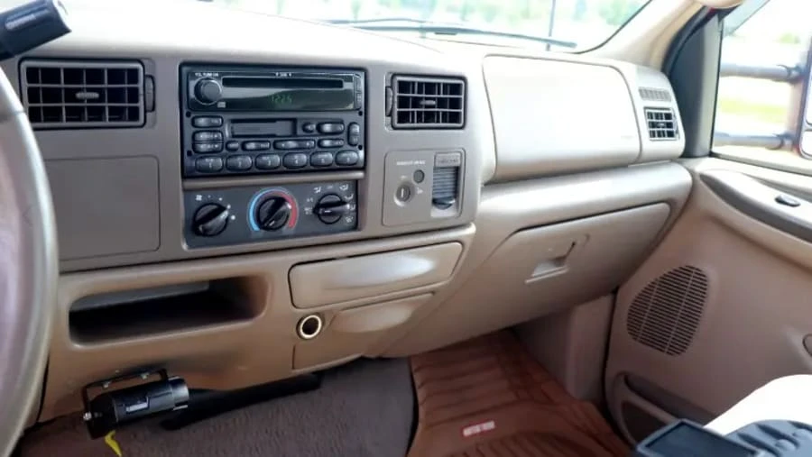 2000 Ford Super Duty 1st Gen - Image 8 of 19