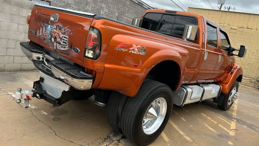 2000 Ford Super Duty 1st Gen - Image 2 of 13