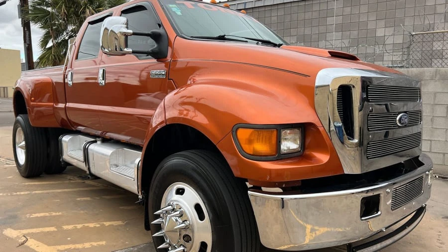 2000 Ford Super Duty 1st Gen - Image 12 of 13