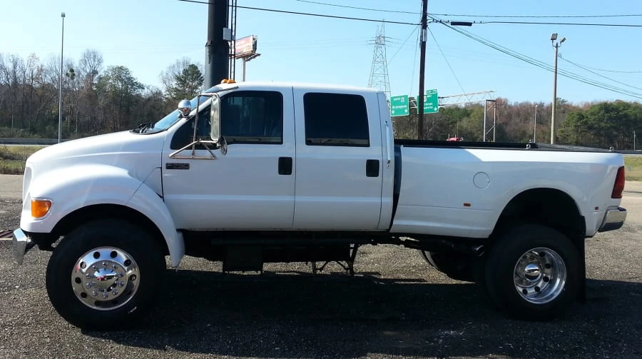 2000 Ford Super Duty 1st Gen - Image 2 of 9