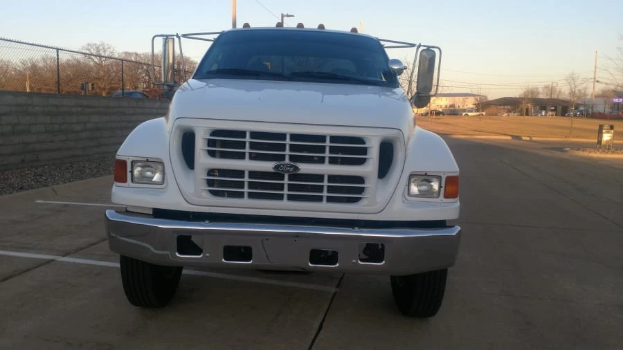 2000 Ford Super Duty 1st Gen - Image 2 of 12